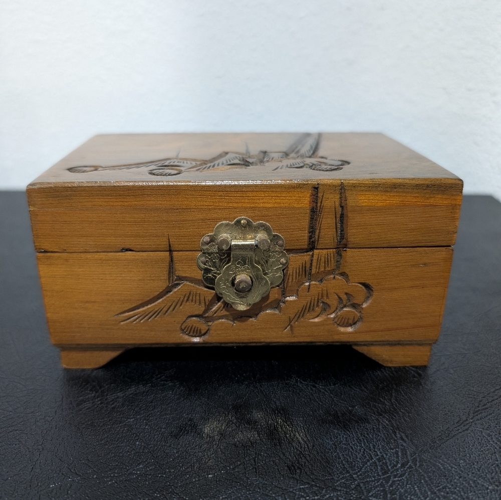 Vintage Hand‎ Carved Wooden Jewelry Box Asian Motifs Brass Latch Mirrored